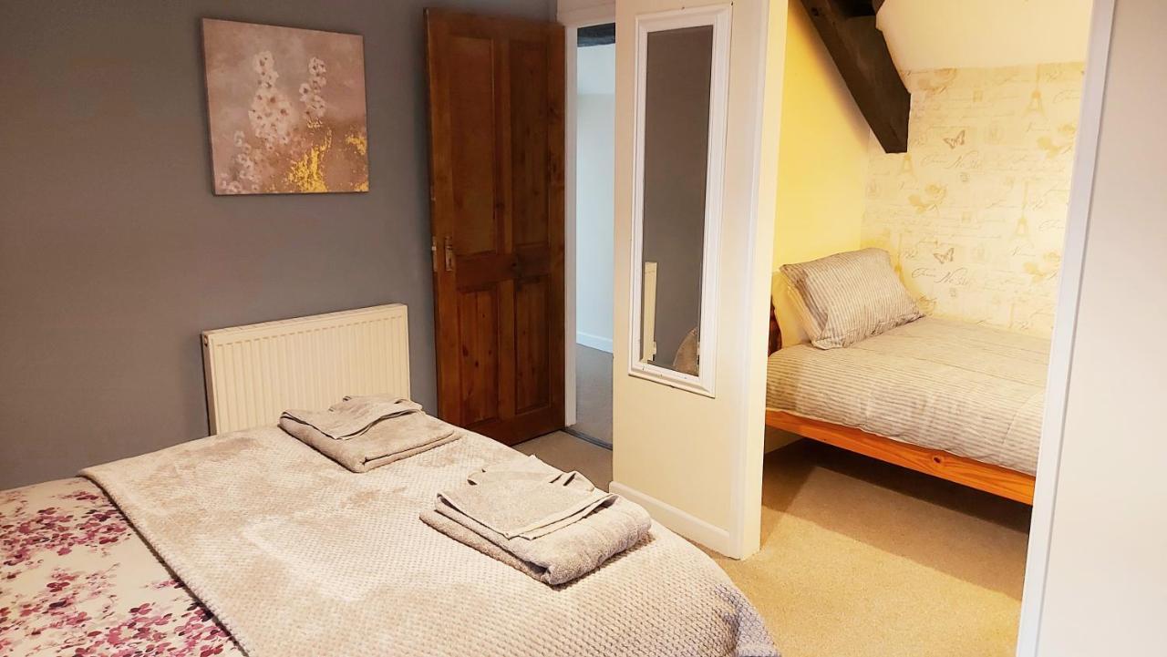 The Cock Hotel Bronllys Esterno foto