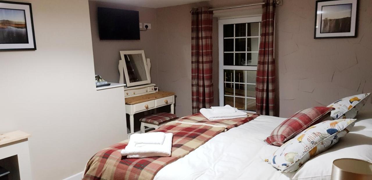 The Cock Hotel Bronllys Esterno foto